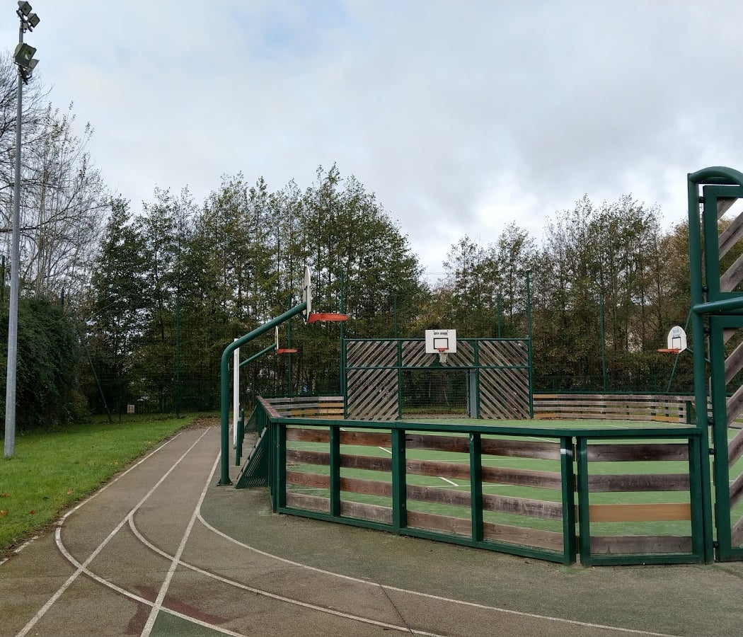 City stade football basketball 3
